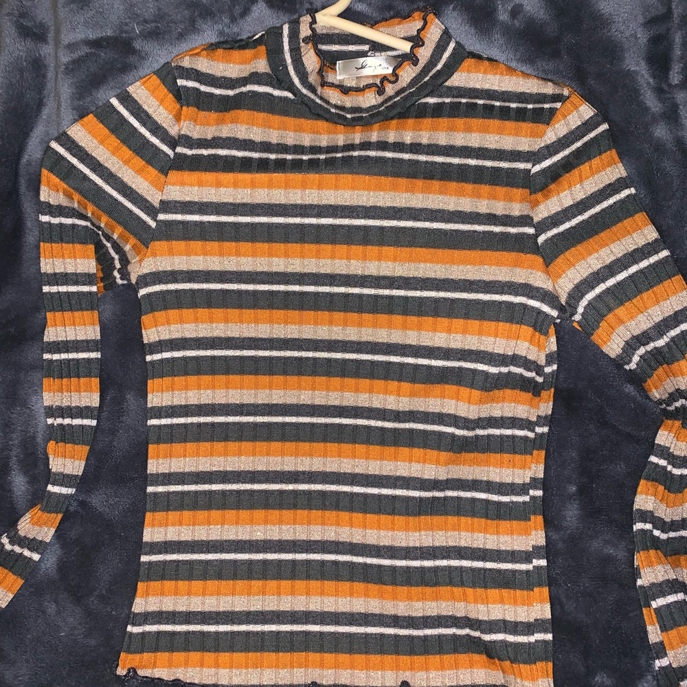 Women’s turtle neck long sleeve// perfect for fall